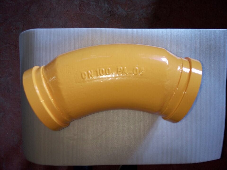 Universal elbow pipe for truck-mounted pump