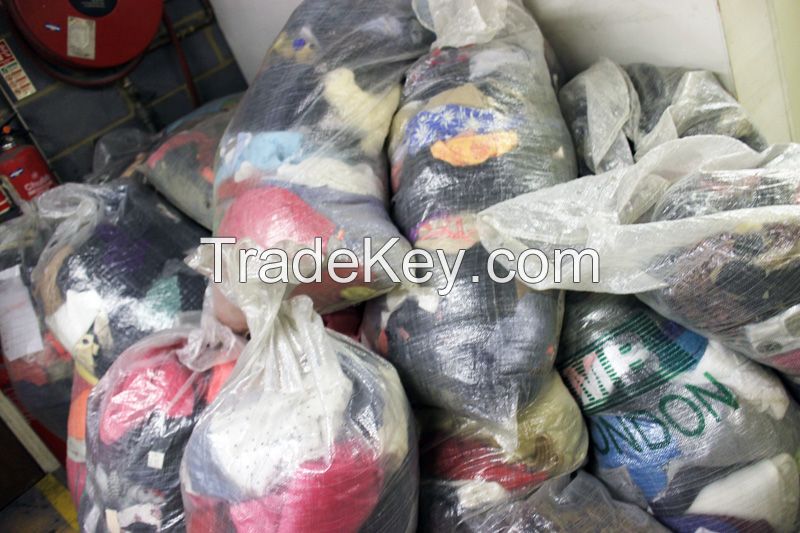 Bulk Clothes - Mixed Clothes - Shoes, Shirts, Blouses, Jeans, All Sizes, Grade A and Grade B Secondhand Clothing