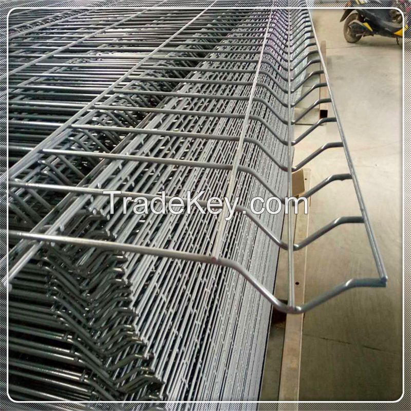 China powder coated or galvanized welded wire mesh fence with factory price