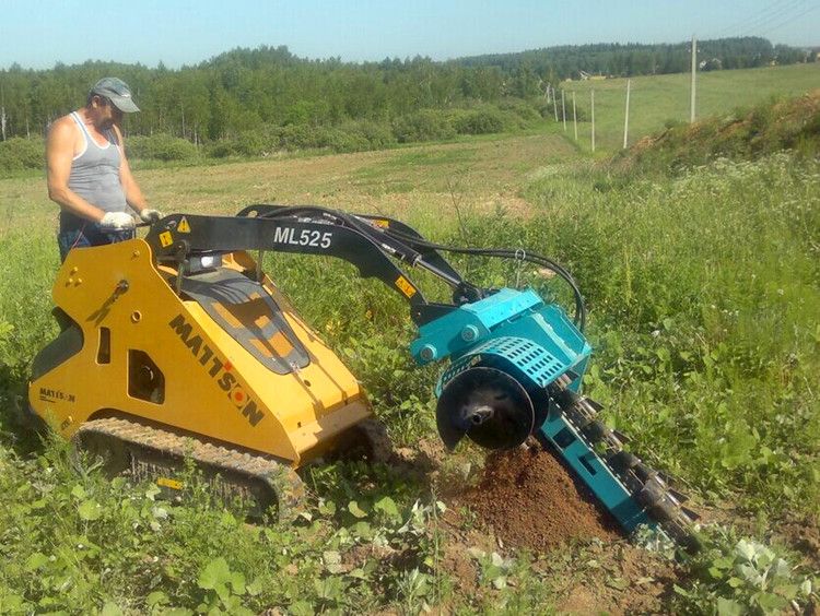 SKID STEER LOADER WITH MANY ATTACHEMENTS