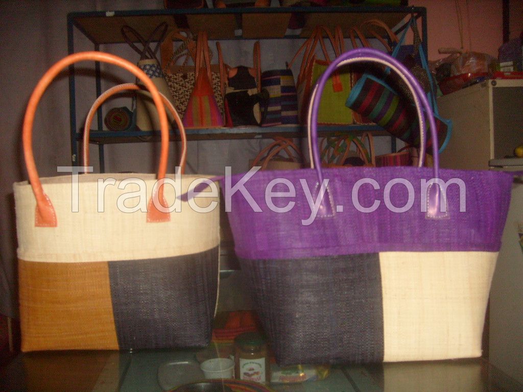 RAFFIA BASKET