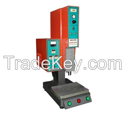 Ultrasonic plastic welding machine