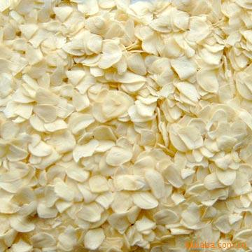 Sell dehydrated garlic flakes