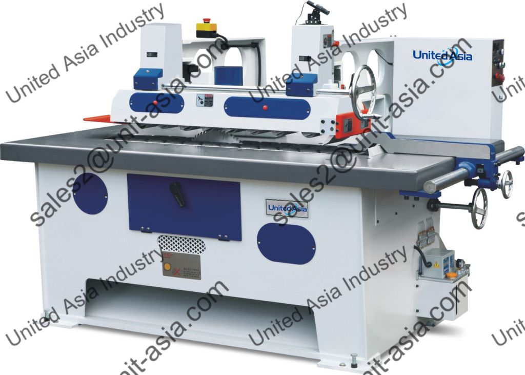 High-speed single rip saw cutting solid wood