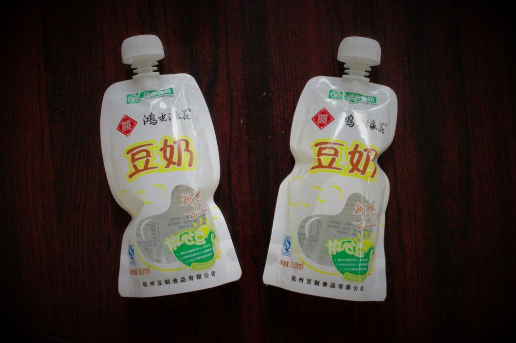 Bean juice, soybean milk, coconut milk packaging custom-shaped stand up spout pouch