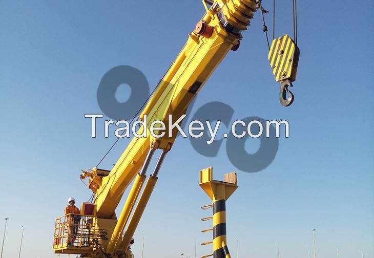 Long Range Telescopic Boom Marine Crane Pedestal Crane