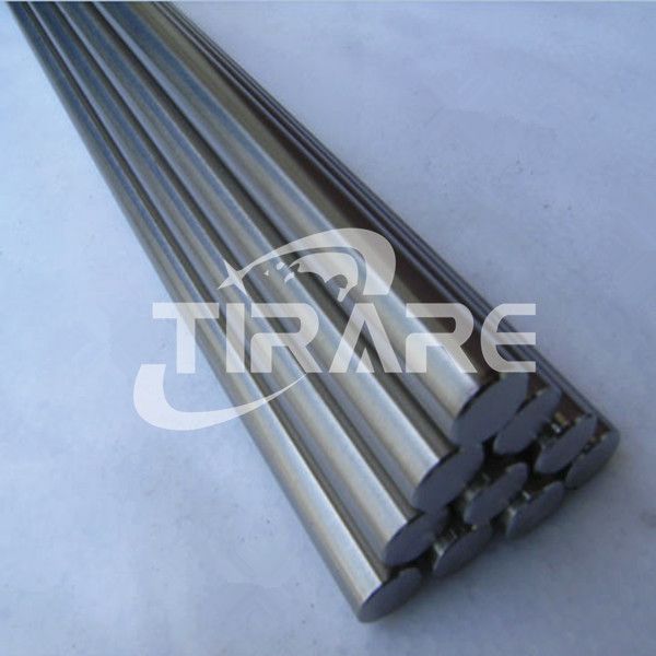 Titanium bar and titanium rod