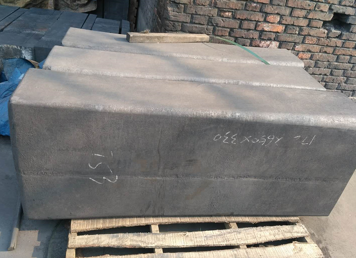 Isostatic graphite block