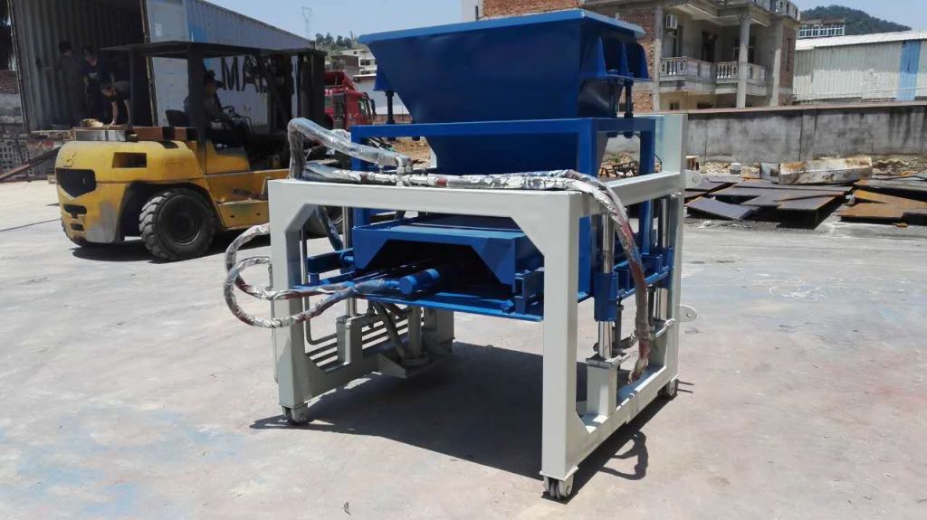 QT4-15 full-automatic concrete block making machine