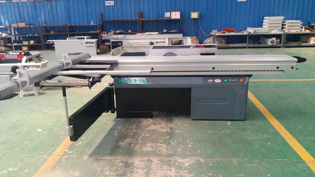 Sliding table saw