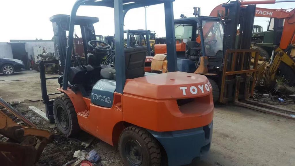 Used construction machine Japan Toyota 3t 5t 10t F30 forklifts for sale in low price