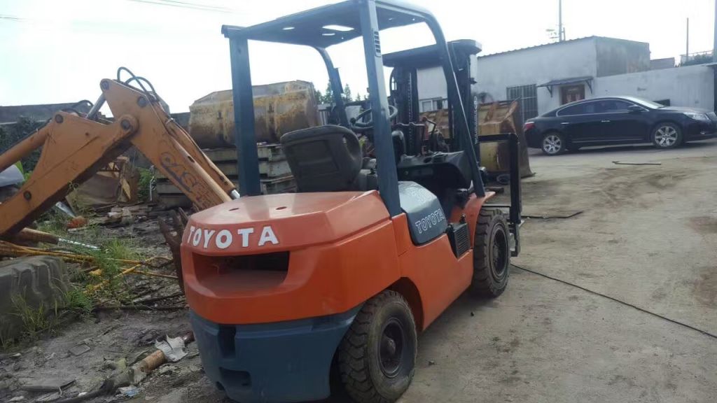 Used construction machine Japan Toyota 3t 5t 10t F30 forklifts for sale in low price