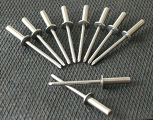 CLOSED(SEALED) TYPE BLIND RIVETS