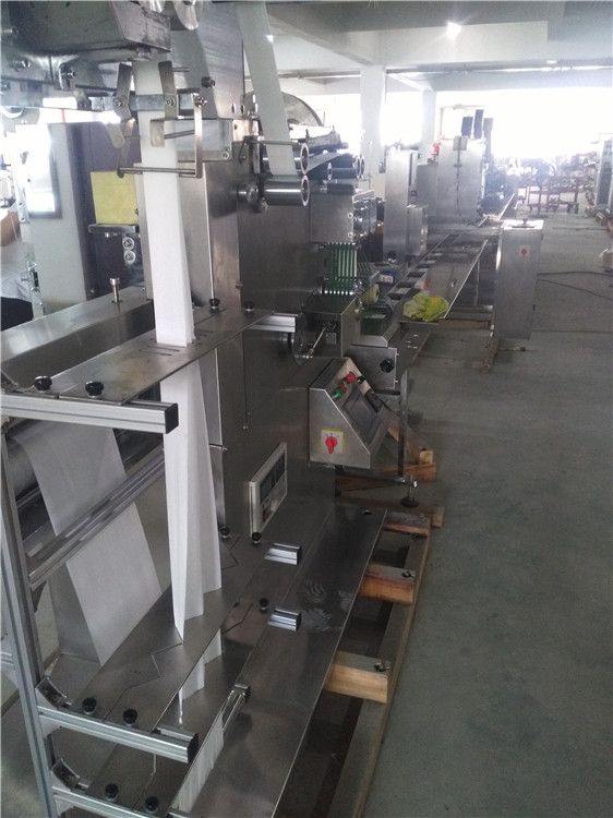 High speed napkin and disposable spoon fork knife packing machine