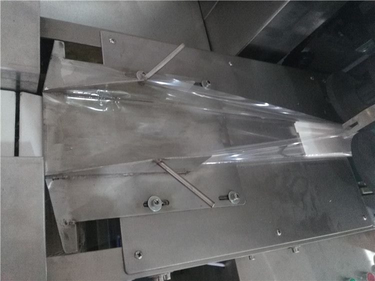 High speed airline luxury tableware cutlery set packing machine