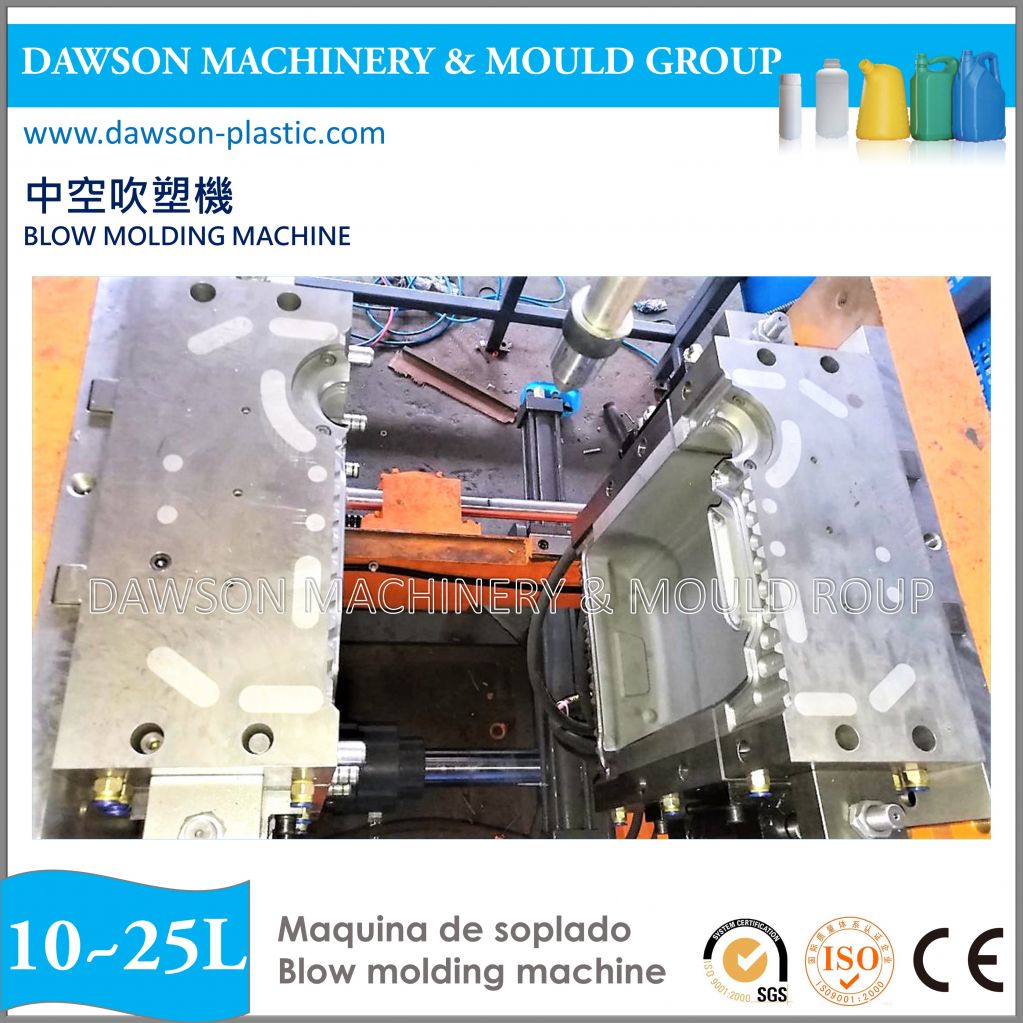 Automatic Accumulation Blow Molding Machine for 20L Jerry Cans with Servo Motor