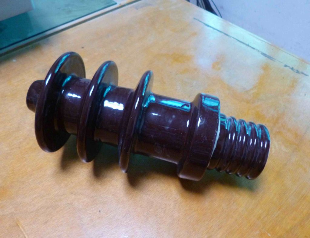 DIN Standard 11kv Transformer Porcelain Bushing Insulator,