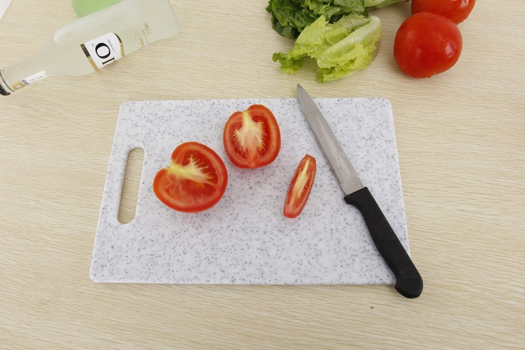 Plastic cutting board