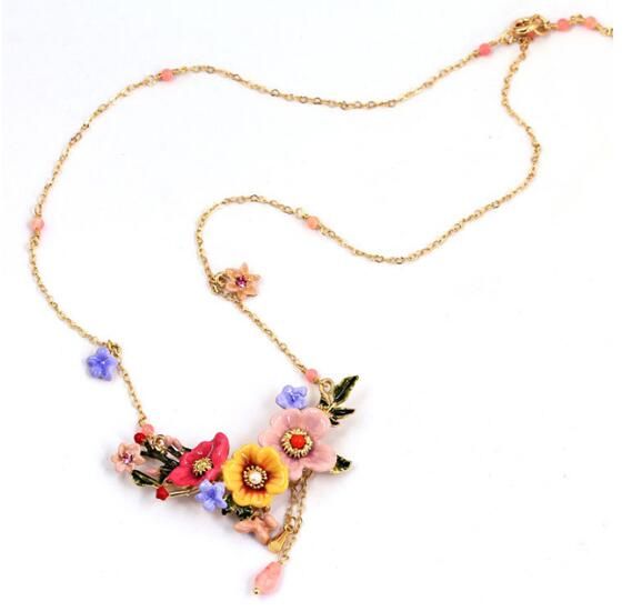 Romantic Flower Shape Women&#039;s Necklace