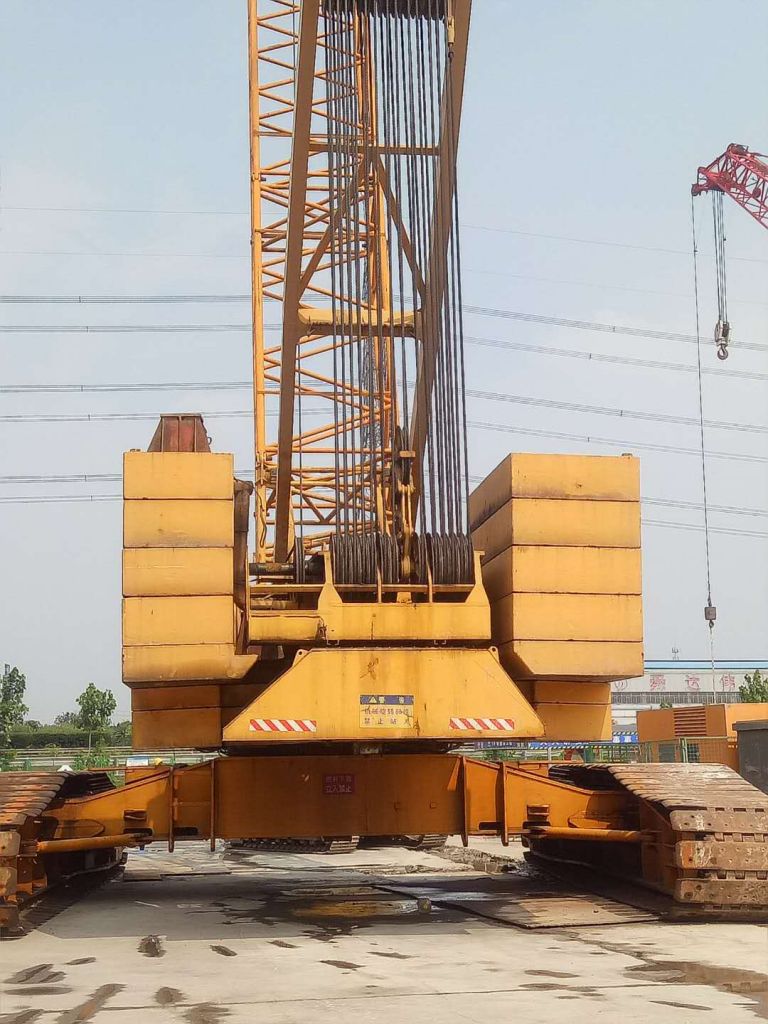 DEMAG 300TON CRAWLER CRANE