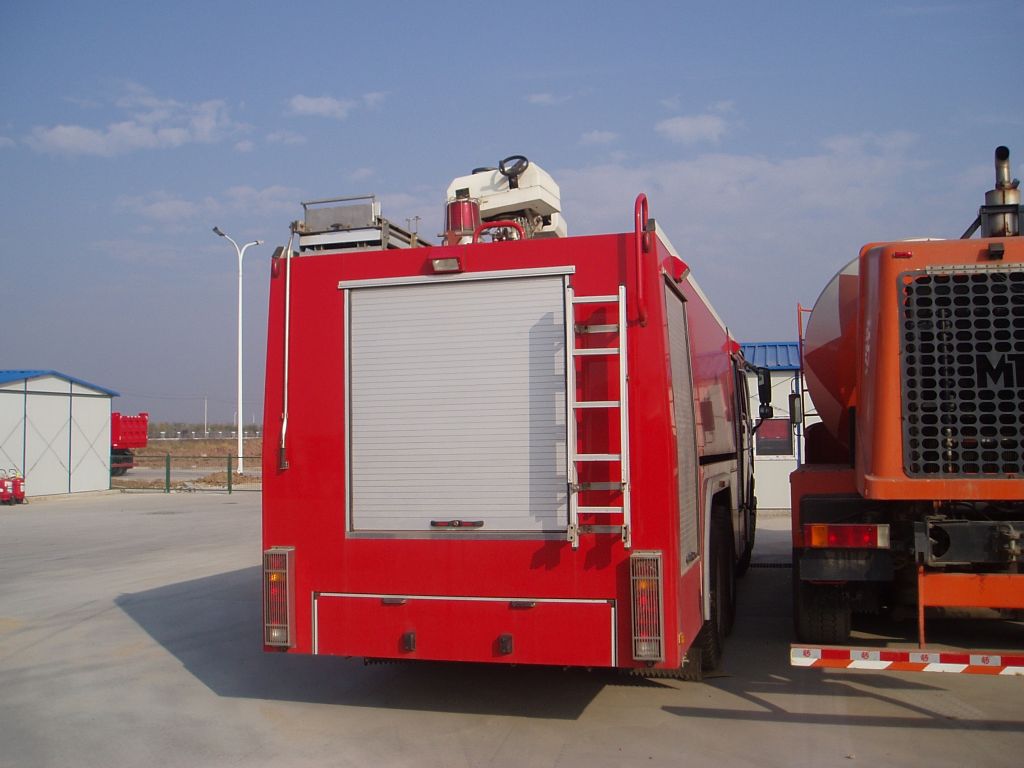 HOWO FIRE FIGHTER VEHICLE WATER-FOAM TANK