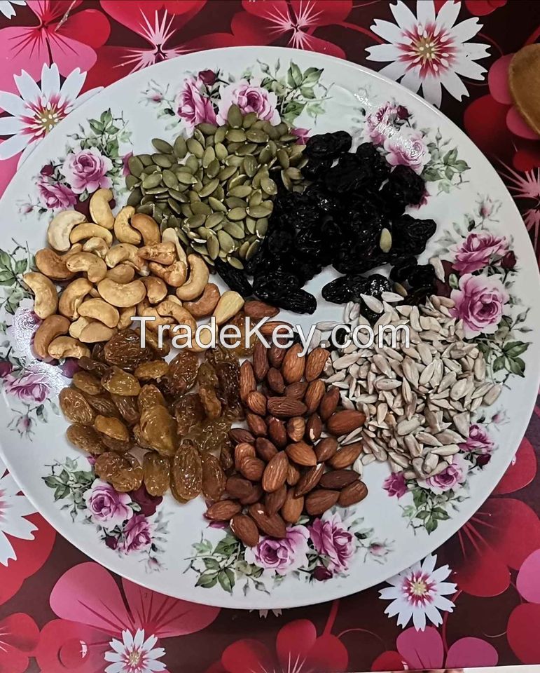 Dried Mix Fruits/ Dried Raisin/ Dried Dates / Mix Nuts