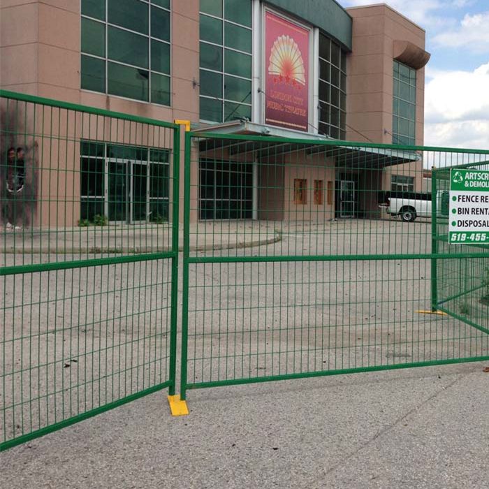 6'X9.5' Powder coated easy install canada temporary fence