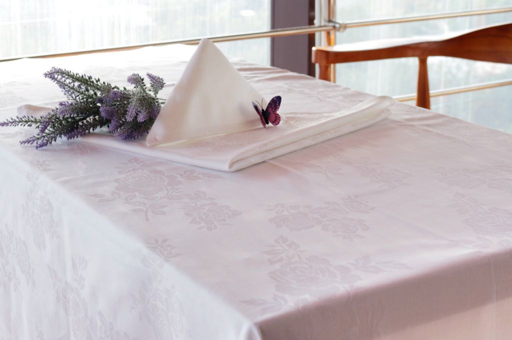 100% Cotton Rose Pattern Table Cloth