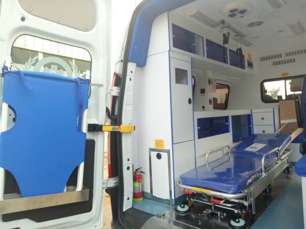 High medical equipment automobile emergency vehicle, rescue vehicle