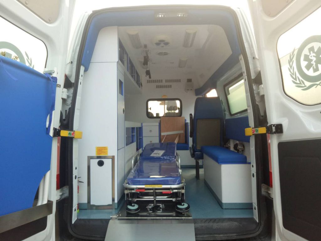 High medical equipment automobile emergency vehicle, rescue vehicle