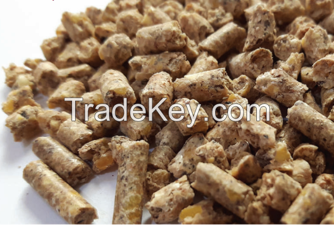 HIGH-DENSITY CORN COB PELLETS / NATURAL & LONG-LASTING / MADE IN VIETNAM