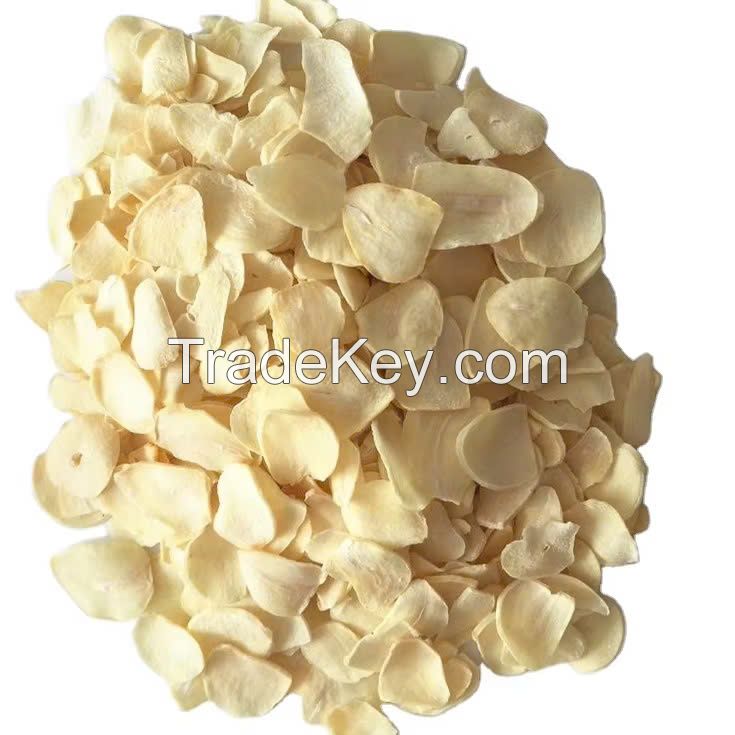 FRESHLY CUT GARLIC SLICE / INTENSE GARLIC AROMA / MADE IN VIETNAM