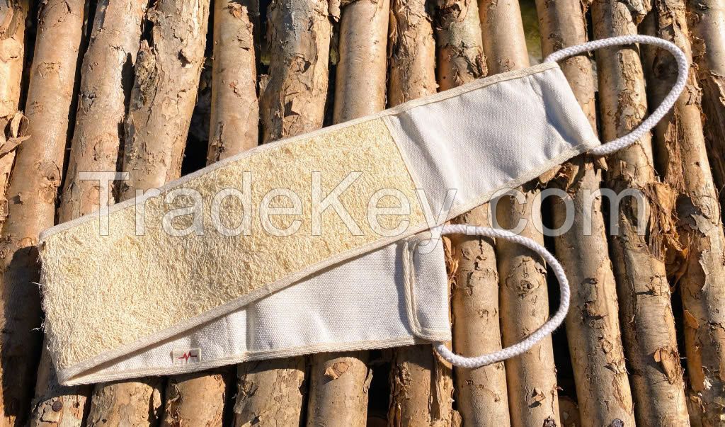 LONG-HANDLE LOOFAH BACK SCRUBBER / EASY REACH FOR A SMOOTH SHOWER / MADE IN VIETNAM