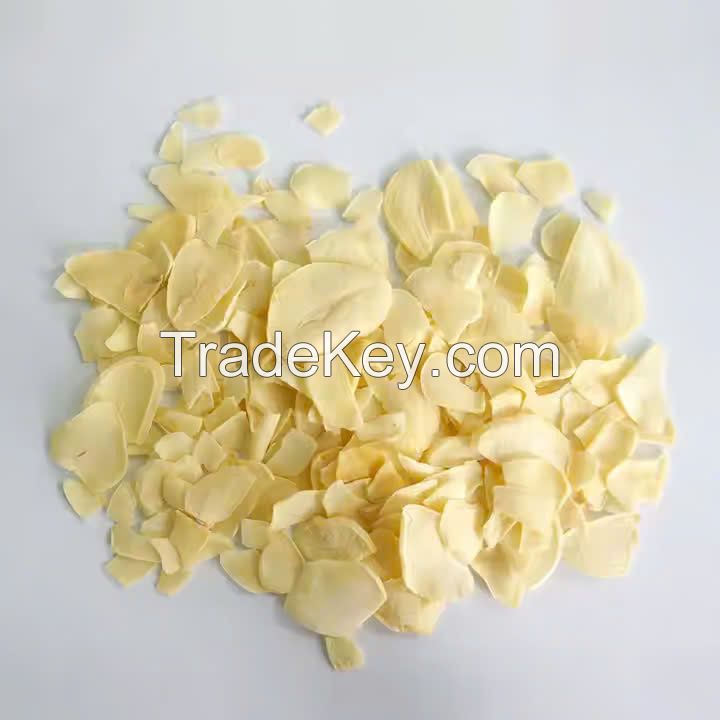 FRESHLY CUT GARLIC SLICE / INTENSE GARLIC AROMA / MADE IN VIETNAM