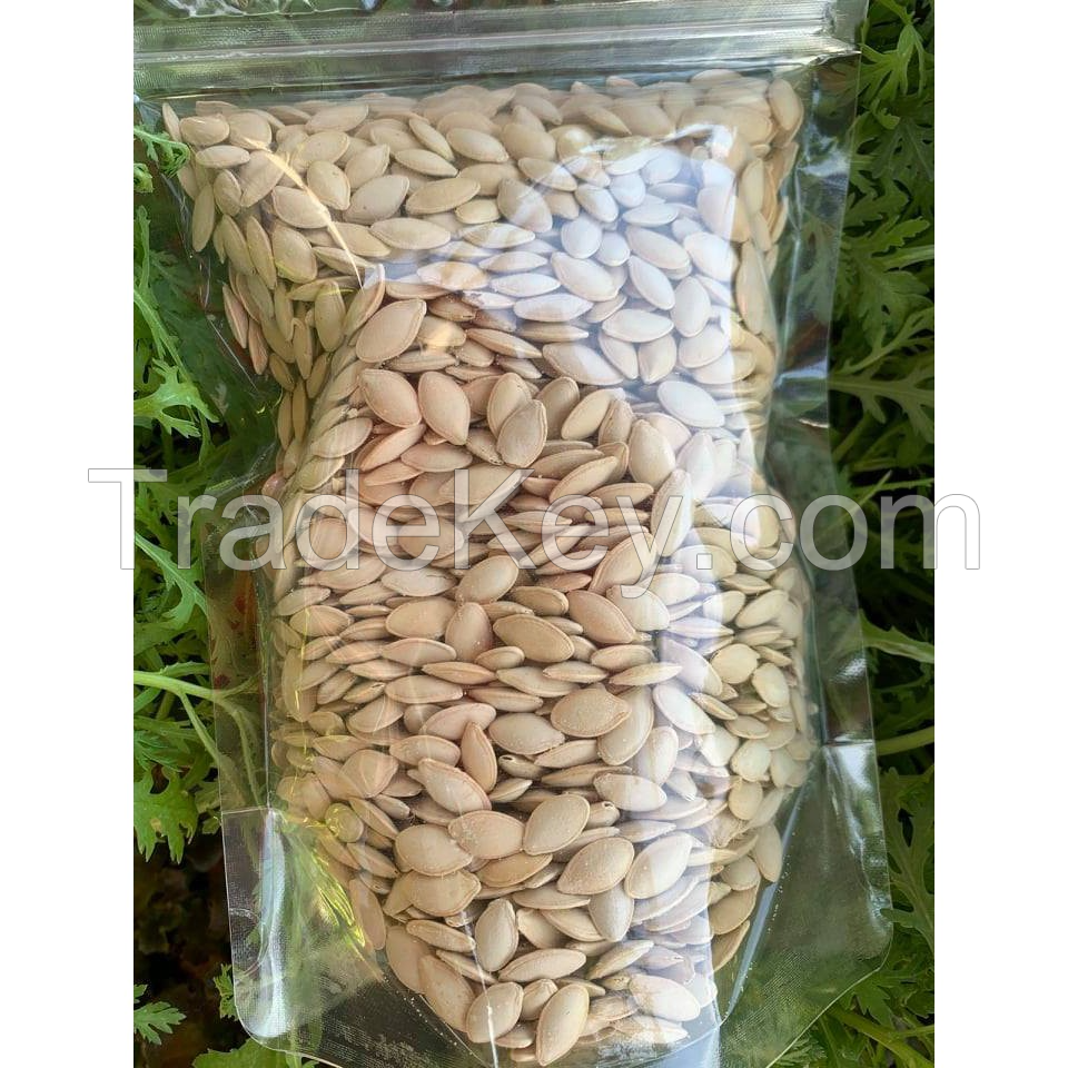 CLASSIC SALT-ROASTED PUMPKIN SEEDS / CRUNCHY AND SAVORY / MADE IN VIETNAM