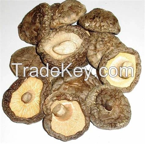 DELICIOUSLY DRIED SHIITAKE MUSHROOMS / HANDPICKED EXCELLENCE / GOURMET INGREDIENT / MADE IN VIETNAMUSHROOMS / TRADITIONAL GOODNESS / AFFORDABLE VALUE / MADE IN VIETNAM