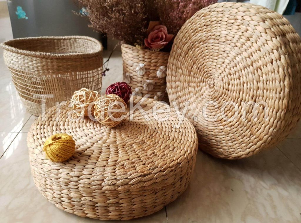 PREMIUM WATER HYACINTH OTTOMAN / DURABLE DESIGN / CLEAN LABEL / PLANT-BASED