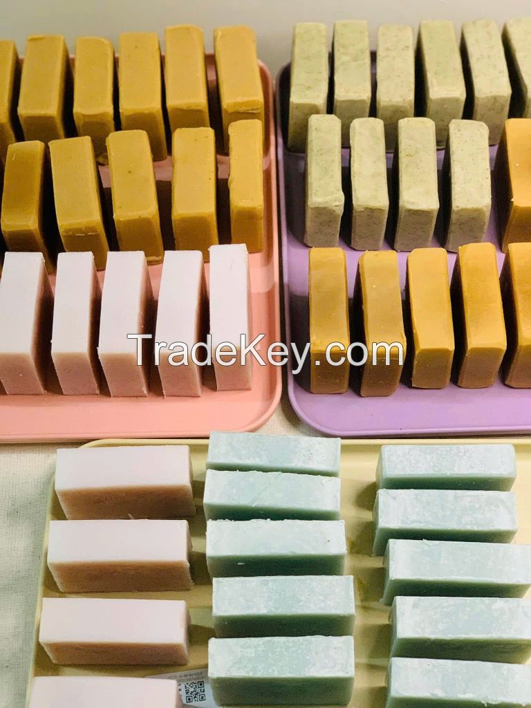 HYDRATING and SOFTENING PAPAYA SOAP BARS / NATURAL ESSENCE / AFFORDABLE PRICE