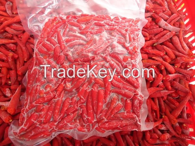 FROZEN SPICY CHILI PEPPERS FOR RESTAURANTS FOOD SERVICE SUPPLIERS AND BULK EXPORT FROM VIETNAM FARMS