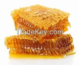 RAW HONEY COMB FOR FUNCTIONAL FOODS CLEAN EATING AND BOTANICAL HEALTH APPLICATIONS