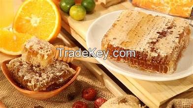RAW HONEY COMB FOR FUNCTIONAL FOODS CLEAN EATING AND BOTANICAL HEALTH APPLICATIONS