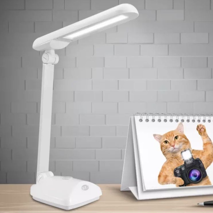 Desk lamp