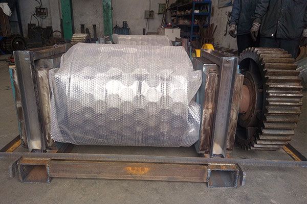 Metallic magnesium powder pressing machine