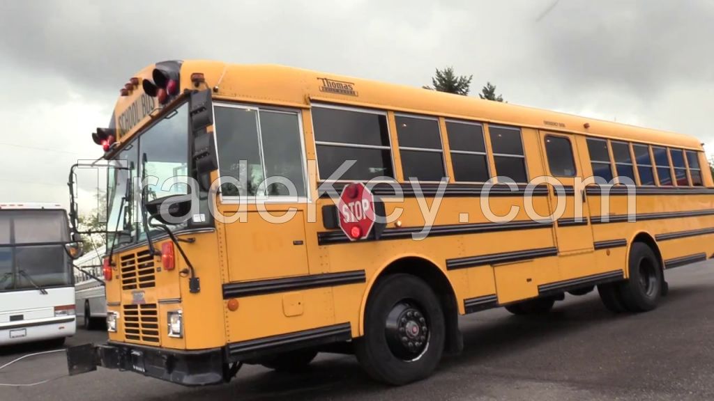 2004 Thomas Saf-T-Liner EF 40 passenger school bus