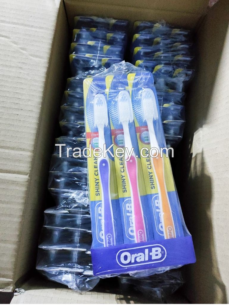 Orral-B Shiny Clean adult toothbrush