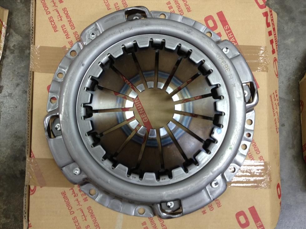 Clutch disc and clutch cover for HINO ISUZU FUSO UD