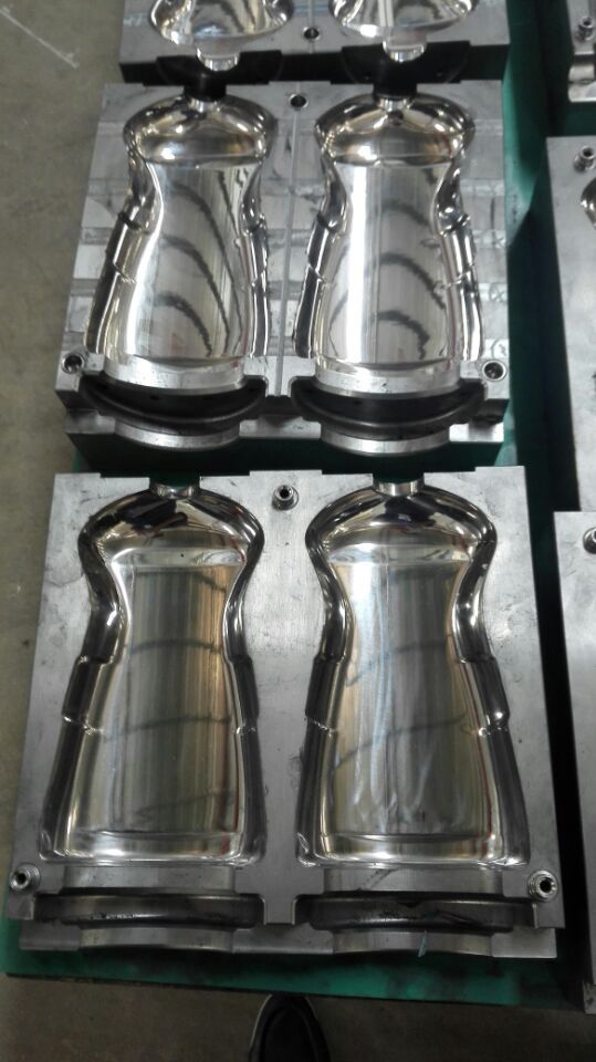 PET bottle preform blow mould