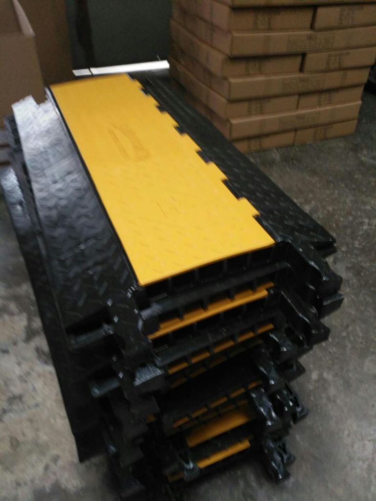 High quality PU 5 Channels cable ramp