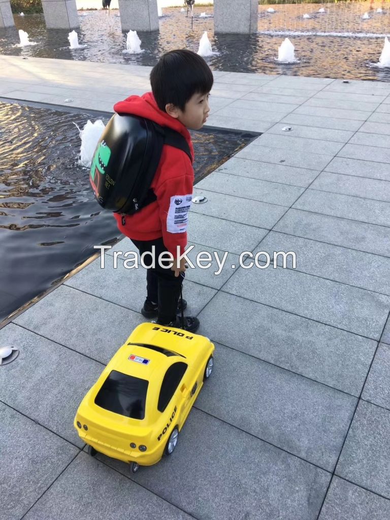 Toy luggage case for car