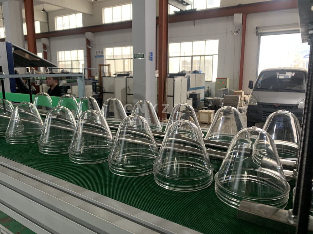 Hand feeding bottle blow molding machine